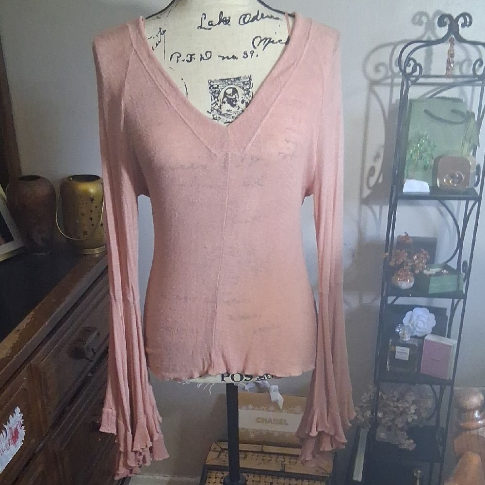 FREE PEOPLE PINK EXTREME BELL SLEEVE VNECK BLOUSE SIZE MEDIUM
